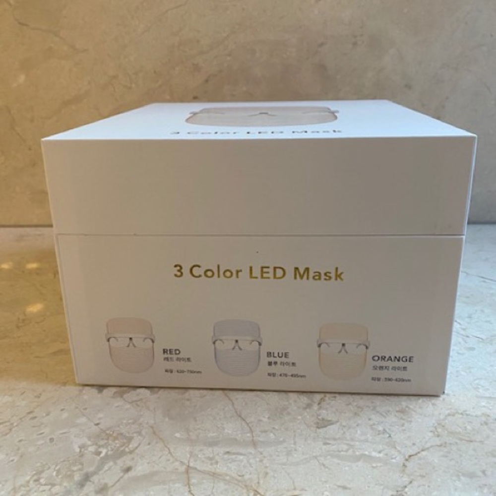 LED LIGHT THERAPY MASK - Picture 4 of 5
